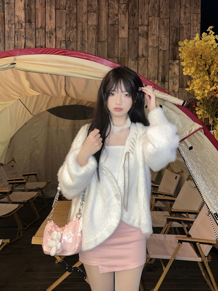 🍓 草莓罐罐-北京市·北京市·朝阳区--156。42公斤
会拍照会p图
可接服装首饰
对镜拍户外拍照均可
社交账号粉丝2k