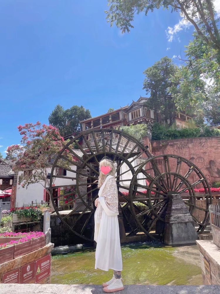 柠七-河南省·鹤壁市·山城区--镜头感强,喜欢拍照,能各种风格,瞳模也可以。身高163,体重88到90斤浮动。可以了解下。