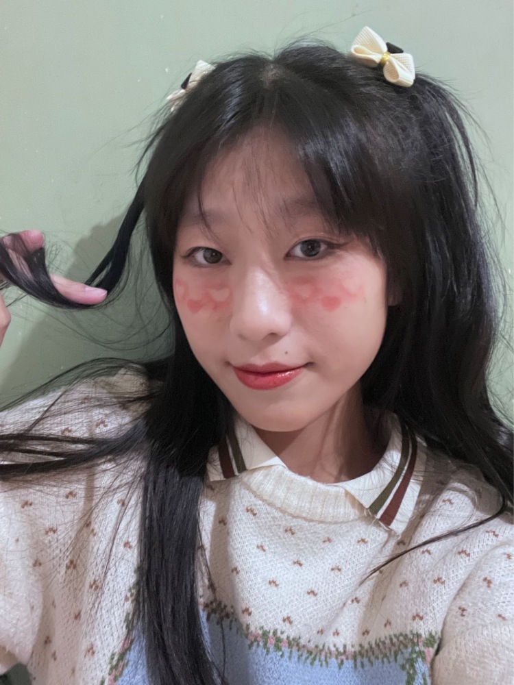 17-广东省·潮州市·湘桥区--本人身高168cm,体重48kg,会P图,喜欢跳舞拍照,可接衣服、首饰、包包等单。