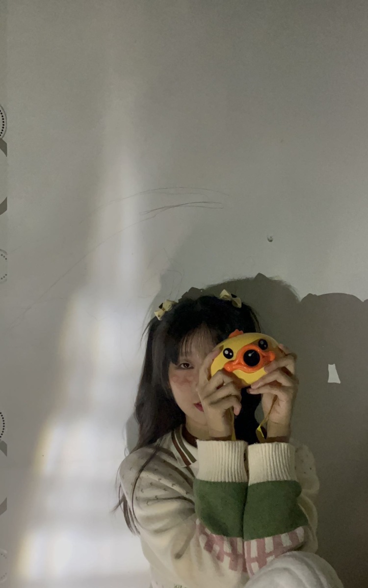 17-广东省·潮州市·湘桥区--本人身高168cm,体重48kg,会P图,喜欢跳舞拍照,可接衣服、首饰、包包等单。