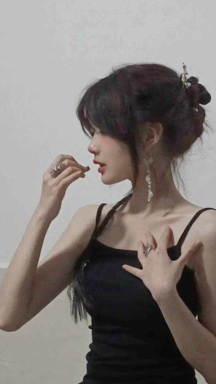 上野冥子-湖南省·娄底市·冷水江市-某红薯  抖音  快手 b站-素人模特，会拍照，p图，穿搭，护肤，美妆，认真负责，可接无费置换，出图快