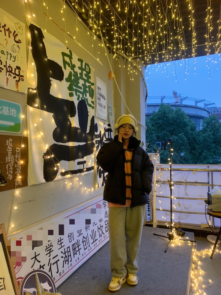 BIGM--湖南省·常德市·汉寿县-抖音 快手-女大学生一枚～ 时间很充裕 专业是计算机网络技术 能熟练使用ps pr等修图视频制作软件 会拍照 审美在线 拍照风格多样
学过舞蹈 美术
🤘🏻开箱测评 寄拍都可联系我 价格可以谈
希望商家们能给个让我