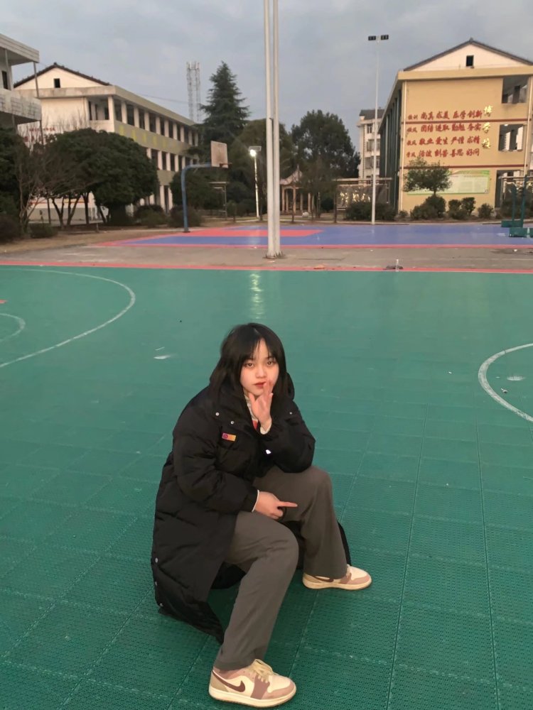 BIGM--湖南省·常德市·汉寿县-抖音 快手-女大学生一枚～ 时间很充裕 专业是计算机网络技术 能熟练使用ps pr等修图视频制作软件 会拍照 审美在线 拍照风格多样
学过舞蹈 美术
🤘🏻开箱测评 寄拍都可联系我 价格可以谈
希望商家们能给个让我