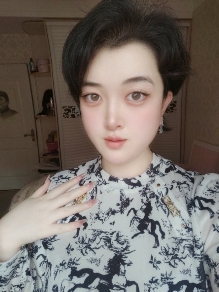 葡萄糖-山东省·临沂市·兰山区-抖音-身高166 体重65kg 擅长PS 爱好听音乐 在读本科大二学生 想脚踏实地的生活 最好能自己赚点生活费  可以接买家秀 寄拍