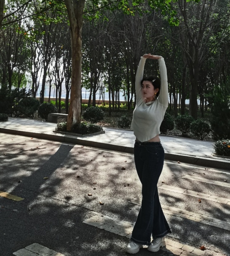 葡萄糖-山东省·临沂市·兰山区-抖音-身高166 体重65kg 擅长PS 爱好听音乐 在读本科大二学生 想脚踏实地的生活 最好能自己赚点生活费  可以接买家秀 寄拍
