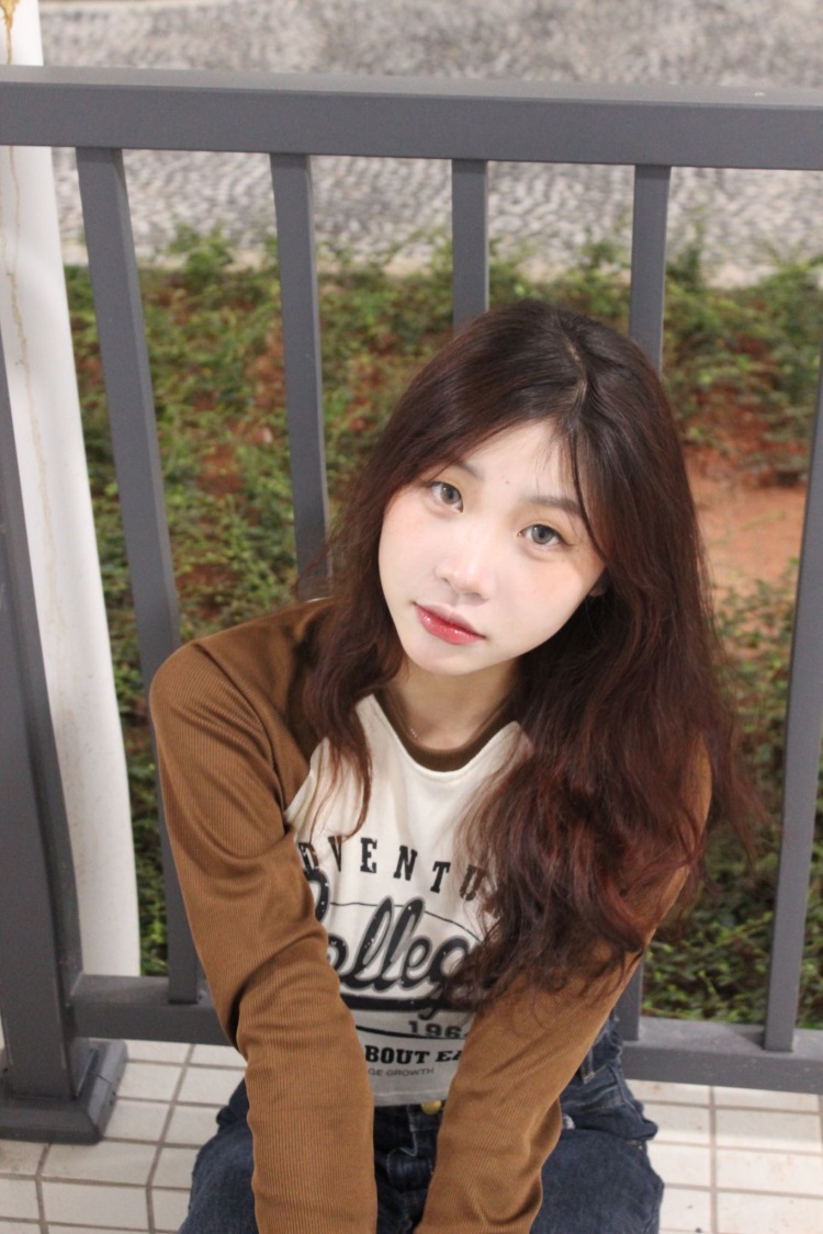 菜菜子-广东省·潮州市·湘桥区-抖音 某红薯-我的爱好是搭配衣服 拍好看的照片 懂点摄影 懂点时尚 会p图 出图率高 而不低质！