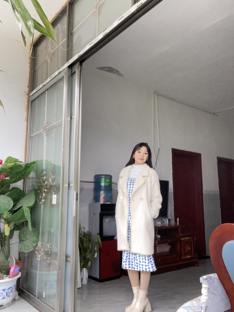 百事-四川省·凉山彝族自治州·雷波县-快手 抖音-网怕模特 主要是服装首饰之类 年起化 也接一些 复古风格的衣服  鞋子