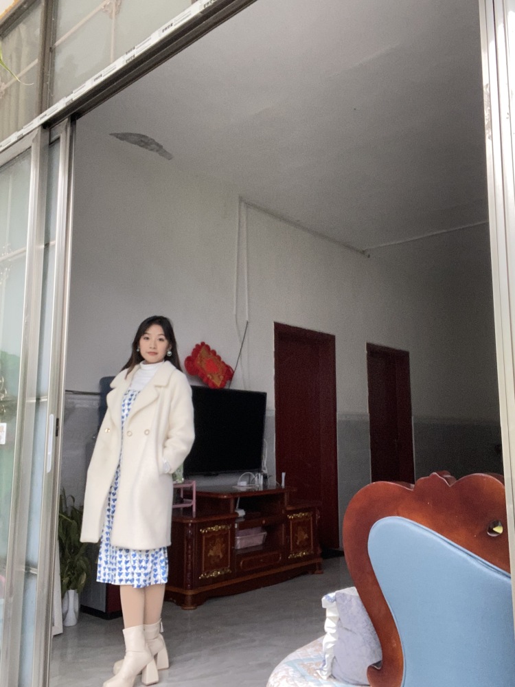 百事-四川省·凉山彝族自治州·雷波县-快手 抖音-网怕模特 主要是服装首饰之类 年起化 也接一些 复古风格的衣服  鞋子