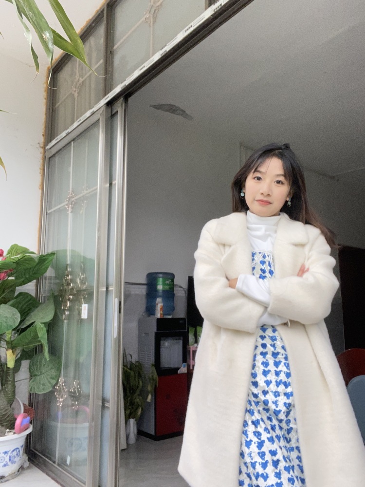 百事-四川省·凉山彝族自治州·雷波县-快手 抖音-网怕模特 主要是服装首饰之类 年起化 也接一些 复古风格的衣服  鞋子