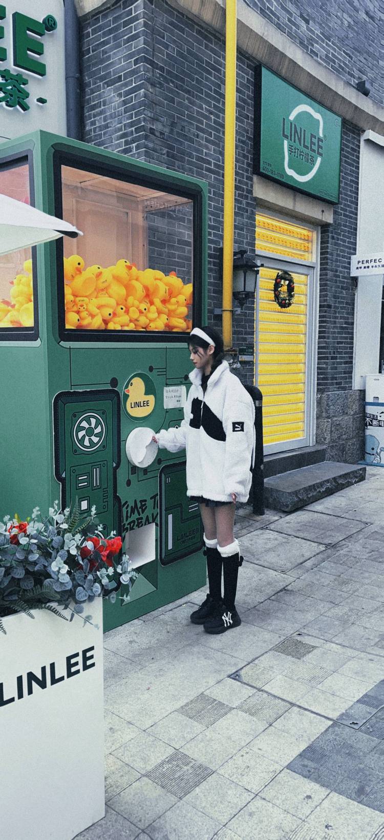 小瑗-山东省·济南市·历城区-抖音 微博-03年在校女大学生,身高165,体重90,会化妆,P图,各种风格都可以尝试~