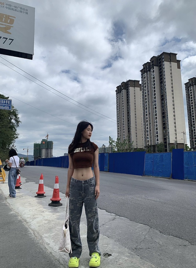 阿枫-贵州省·遵义市·桐梓县--身高167 体重102 可接寄拍
各种风格都能驾驭
诚信可靠 不会含糊