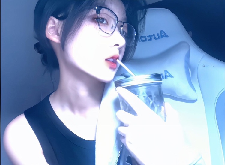 Nus_ik-辽宁省·沈阳市·和平区-抖音-18 45kg 171cm 学生 只接寄拍!!不接约拍 单件40-100不等 抖音粉丝量571