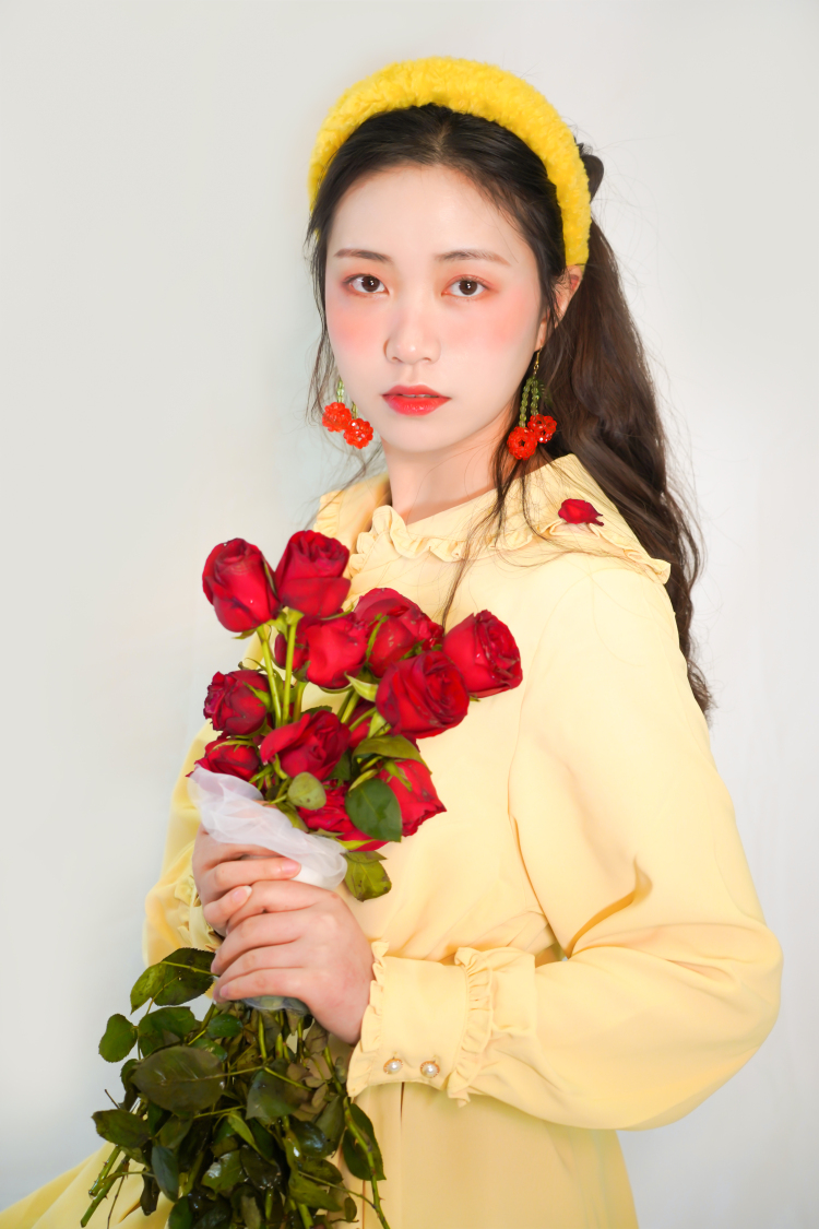 小仙女-湖北省·武汉市·江夏区-某红薯,抖音-本人化妆师兼模特,平时爱好拍照,接服装寄拍,买家秀,平面拍摄等,不接大尺度