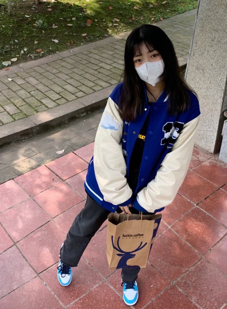 草莓泡芙卷-四川省·德阳市·什邡市--平时爱好拍照,🉑️接各类寄拍(衣服、首饰、裤子等都可以)买家秀,风格多变👌