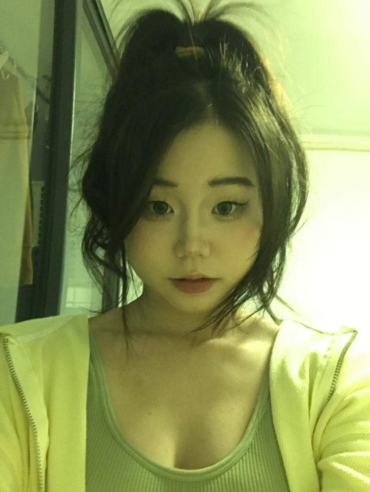 World 嘛亚-福建省·漳州市·云霄县-抖音-接服装,美瞳,美甲,化妆品等等买家秀。
158cm,47kg