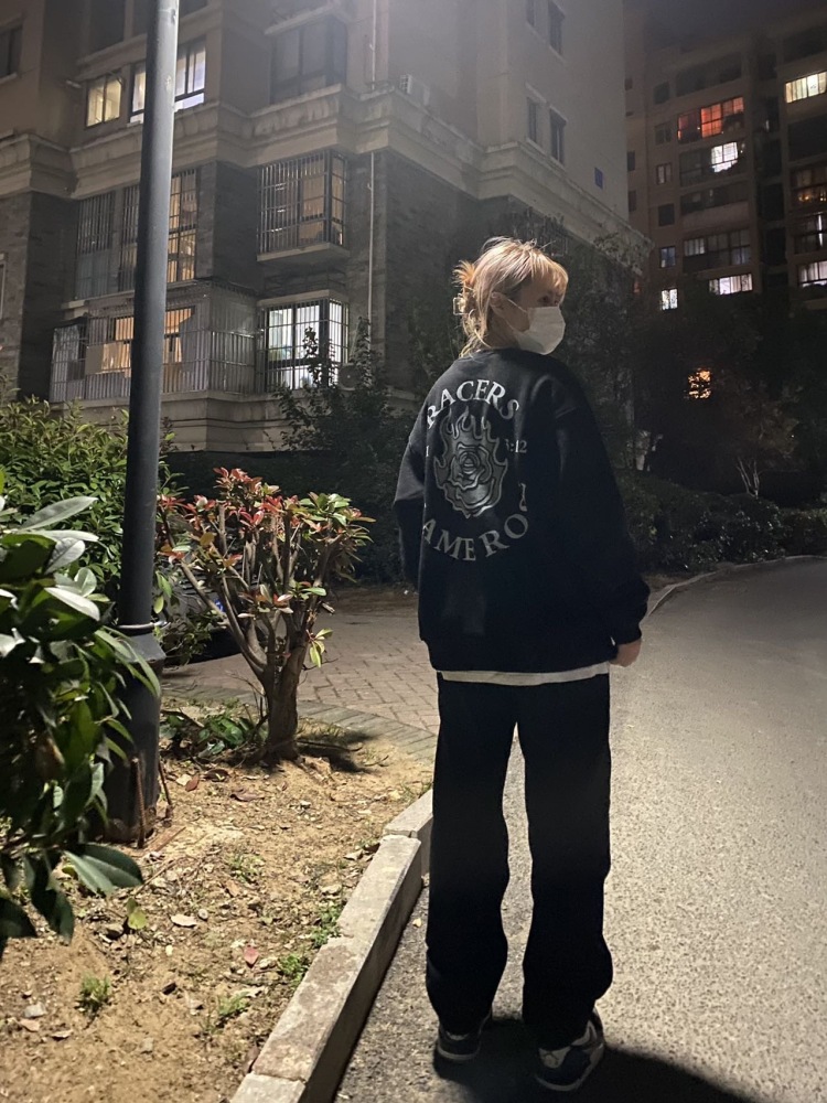 J-江苏省·南京市·玄武区--身高161，体重94斤，可以接寄拍单，会p图，会摄影，可以很好的完成工作任务