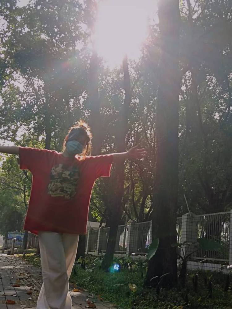 社恐-广东省·深圳市·宝安区-微博 快手 某红薯-会自己拍好看滴照片,会修图,有多余的时间 我的态度也很好哦