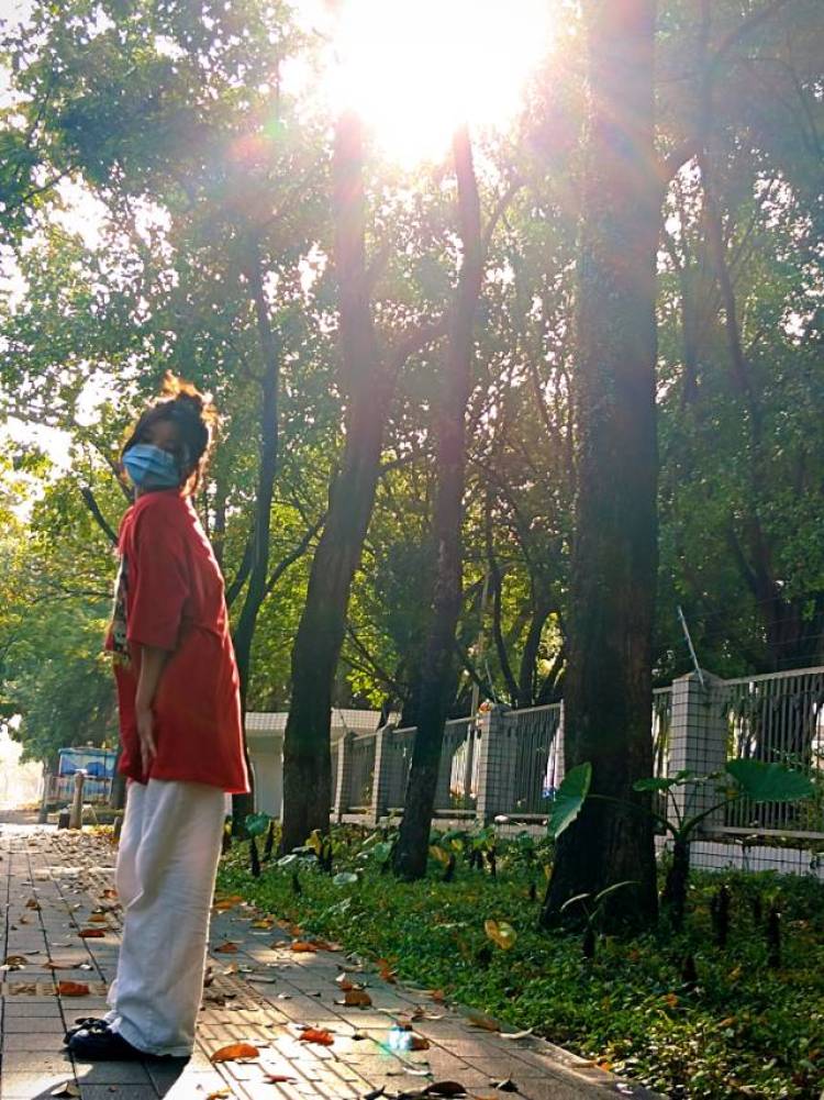 社恐-广东省·深圳市·宝安区-微博 快手 某红薯-会自己拍好看滴照片,会修图,有多余的时间 我的态度也很好哦