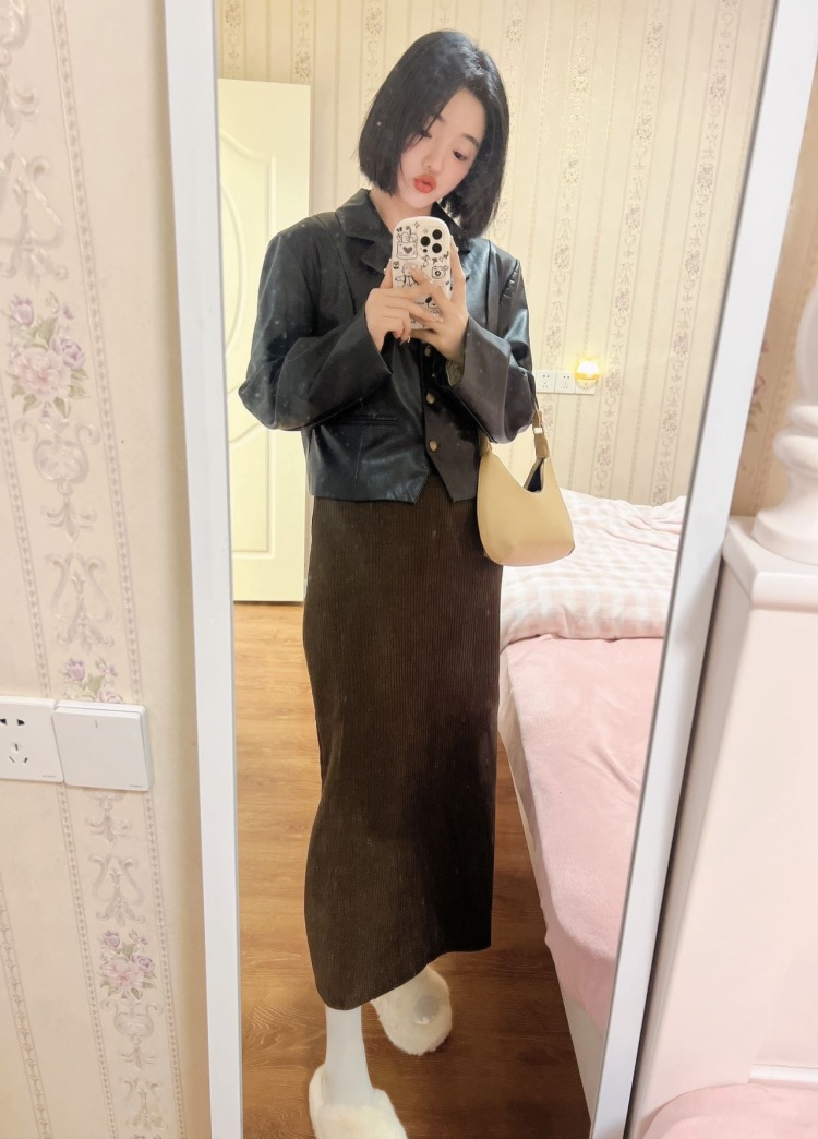 🐻熊熊🐻-安徽省·马鞍山市·花山区-抖音 快手 某红薯-本人很爱拍照打扮,很喜欢素人模特这个职业,希望能通过素人寄拍找到工作的乐趣!谢谢!