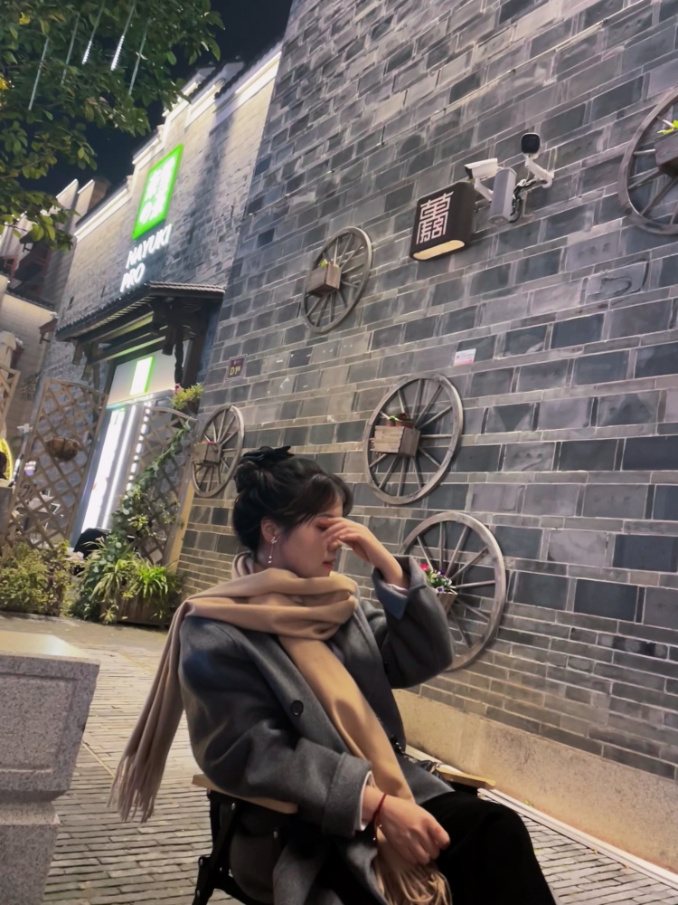 雪儿-江西省·南昌市·南昌县--身高158，体重93，求寄拍，爱拍照，瞳模，衣服，饰品，都可以
