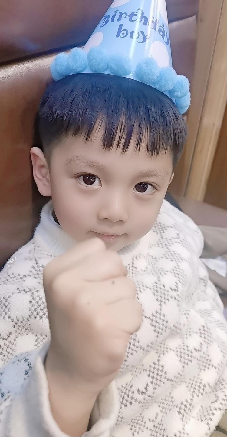 A ' 李 小 妍-黑龙江省·哈尔滨市·道里区--萌宝👶🏻4岁。体重36斤。
可接,拍摄短视频,艺术照,平面等