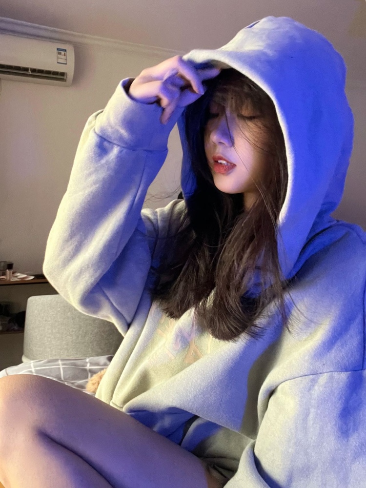 Vonny-北京市·北京市·通州区--大家好～我是Teresa。我的身高是163cm、体重48kg，热爱跳舞喝服装搭配，平时也会在户外拍一些美美的照片分享。可以通过舞蹈视频的形式展现服装饰品等产品要素，喜欢的可以私信我给你们发视频呀～