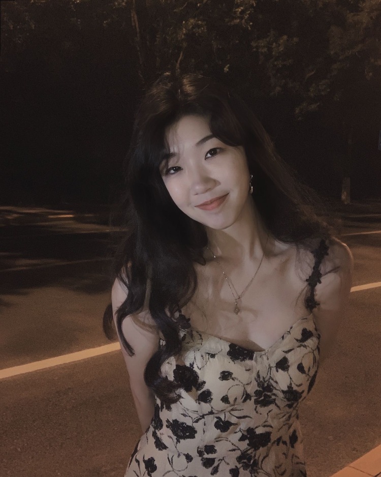 Vonny-北京市·北京市·通州区--大家好～我是Teresa。我的身高是163cm、体重48kg，热爱跳舞喝服装搭配，平时也会在户外拍一些美美的照片分享。可以通过舞蹈视频的形式展现服装饰品等产品要素，喜欢的可以私信我给你们发视频呀～