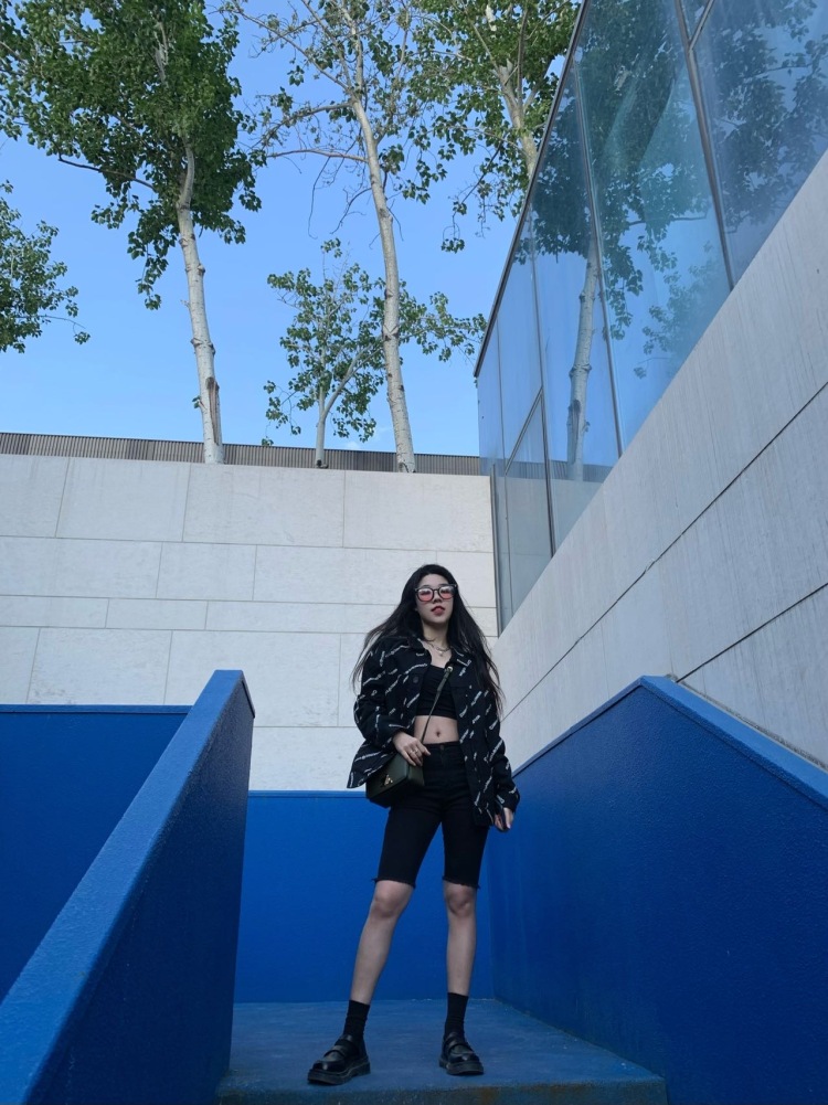 Vonny-北京市·北京市·通州区--大家好～我是Teresa。我的身高是163cm、体重48kg，热爱跳舞喝服装搭配，平时也会在户外拍一些美美的照片分享。可以通过舞蹈视频的形式展现服装饰品等产品要素，喜欢的可以私信我给你们发视频呀～