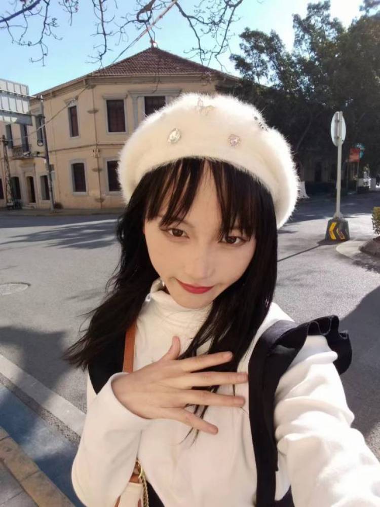 奈奈不高兴-云南省·红河哈尼族彝族自治州·蒙自市-快手-喜欢拍视频,拍照,脾气好,很好相处,可以驾驭各种风格,御姐、萝莉、汉服、Lolita、jk制服、潮牌高街等等、可自行化妆,妆造可自己解决,不拍私房。