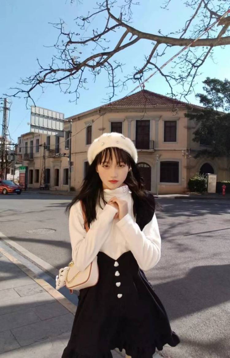 奈奈不高兴-云南省·红河哈尼族彝族自治州·蒙自市-快手-喜欢拍视频,拍照,脾气好,很好相处,可以驾驭各种风格,御姐、萝莉、汉服、Lolita、jk制服、潮牌高街等等、可自行化妆,妆造可自己解决,不拍私房。