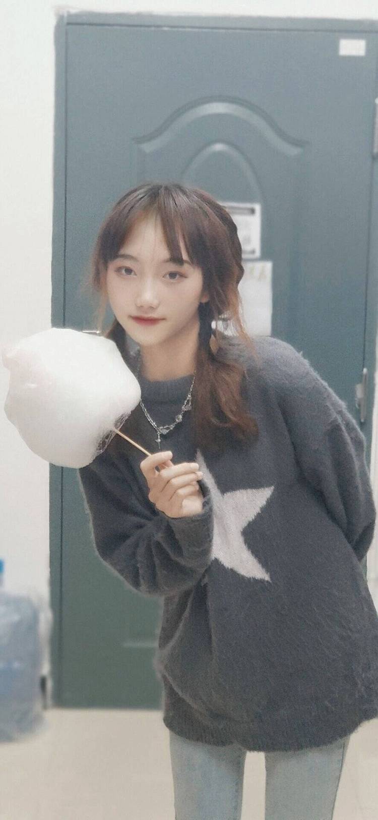奈奈不高兴-云南省·红河哈尼族彝族自治州·蒙自市-快手-喜欢拍视频,拍照,脾气好,很好相处,可以驾驭各种风格,御姐、萝莉、汉服、Lolita、jk制服、潮牌高街等等、可自行化妆,妆造可自己解决,不拍私房。