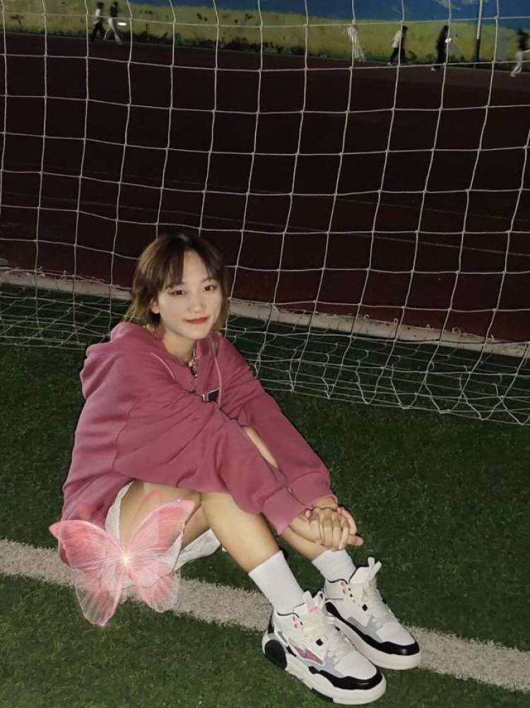 奈奈不高兴-云南省·红河哈尼族彝族自治州·蒙自市-快手-喜欢拍视频,拍照,脾气好,很好相处,可以驾驭各种风格,御姐、萝莉、汉服、Lolita、jk制服、潮牌高街等等、可自行化妆,妆造可自己解决,不拍私房。