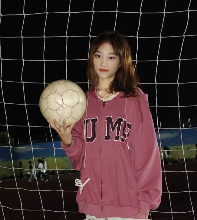 奈奈不高兴-云南省·红河哈尼族彝族自治州·蒙自市-快手-喜欢拍视频,拍照,脾气好,很好相处,可以驾驭各种风格,御姐、萝莉、汉服、Lolita、jk制服、潮牌高街等等、可自行化妆,妆造可自己解决,不拍私房。
