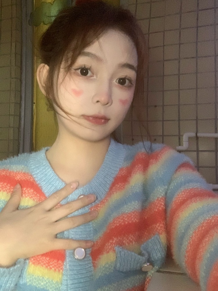尔玉--广东省·深圳市·龙岗区--接寄拍,身高158体重92鞋码36
服装、首饰、鞋子都可以
不接暴露。爱好滑板、摄影、剪辑
没特长,钢琴舞蹈都会一些,喜欢拍照,佛系接单,认真对单。