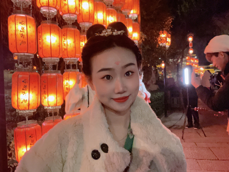 明年今日-河南省·信阳市·浉河区--身高:158 体重:88
会拍照 剪辑 修图 有寄拍的经验。
女装、运动装、古装、舞蹈服、包包、鞋子、帽子、墨镜:首饰类……都可以!