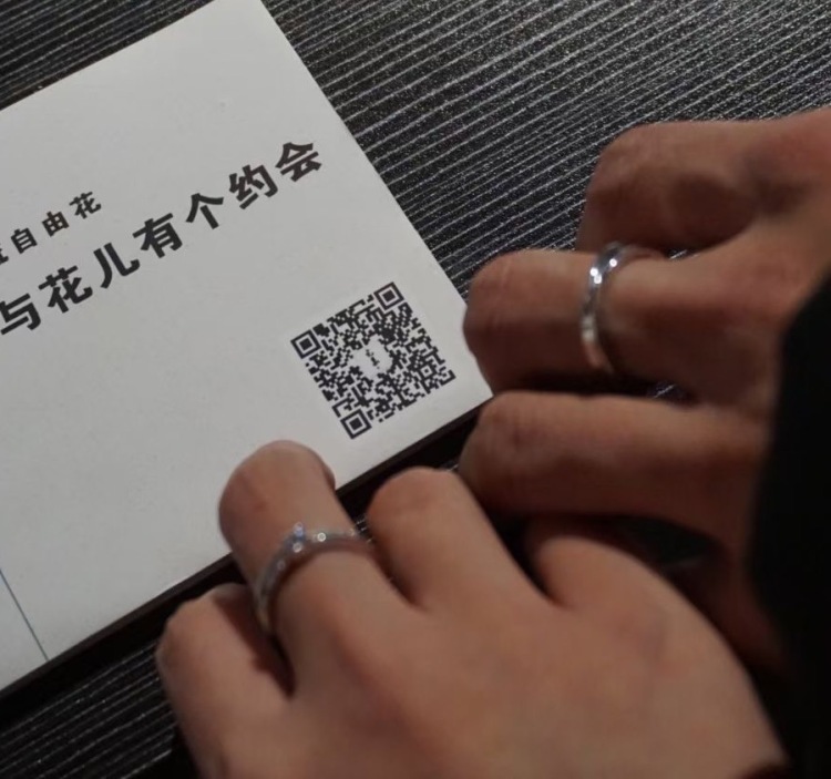 ・Z・-重庆市·重庆市·长寿区--接寄拍!不接私房
在校学生,空闲时间比较多
接衣服 饰品 鞋等
可接情侣饰品!情侣价格会高一点