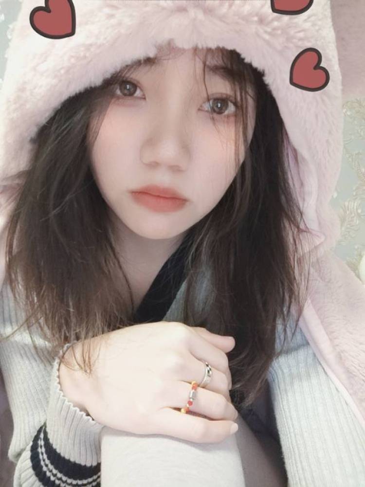 李好棒-上海市·上海市·宝山区-抖音,某书-擅长美妆,喜欢自拍和他拍,略懂照片修图,身高158cm,体重42公斤。刚开始入门,后期会根据需要购买相应拍照工具。