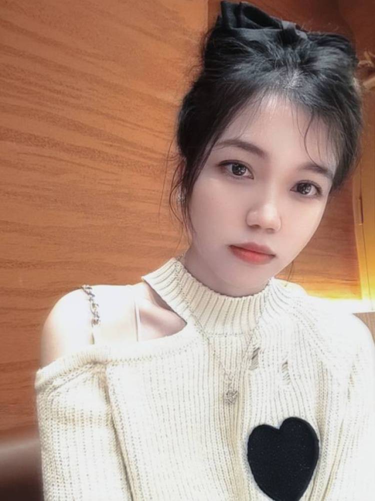 李好棒-上海市·上海市·宝山区-抖音,某书-擅长美妆,喜欢自拍和他拍,略懂照片修图,身高158cm,体重42公斤。刚开始入门,后期会根据需要购买相应拍照工具。