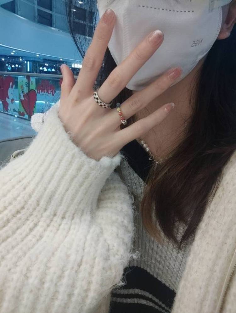 李好棒-上海市·上海市·宝山区-抖音,某书-擅长美妆,喜欢自拍和他拍,略懂照片修图,身高158cm,体重42公斤。刚开始入门,后期会根据需要购买相应拍照工具。
