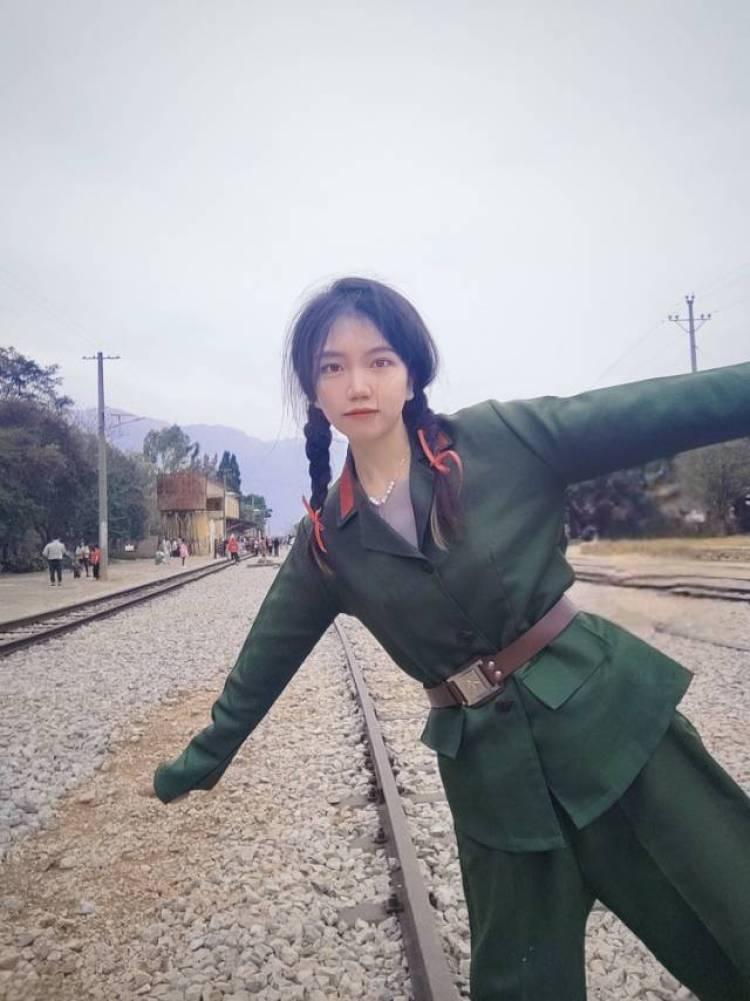 李好棒-上海市·上海市·宝山区-抖音，某书-买家秀、美妆、穿搭技巧、可以驾驭多种风格。本人身高160，体重43公斤。