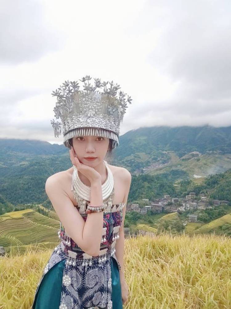 李好棒-上海市·上海市·宝山区-抖音，某书-买家秀、美妆、穿搭技巧、可以驾驭多种风格。本人身高160，体重43公斤。