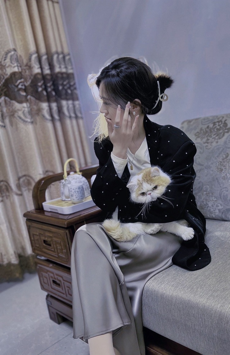 鲸-河南省·漯河市·临颍县--寄拍 好看的衣服首饰什么都可以 会拍照 会ps 最近比较闲  可以接寄拍 嗯哼