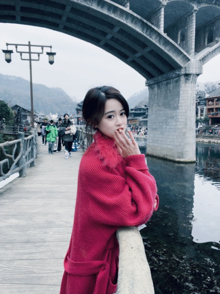 鲸-河南省·漯河市·临颍县--寄拍 好看的衣服首饰什么都可以 会拍照 会ps 最近比较闲  可以接寄拍 嗯哼