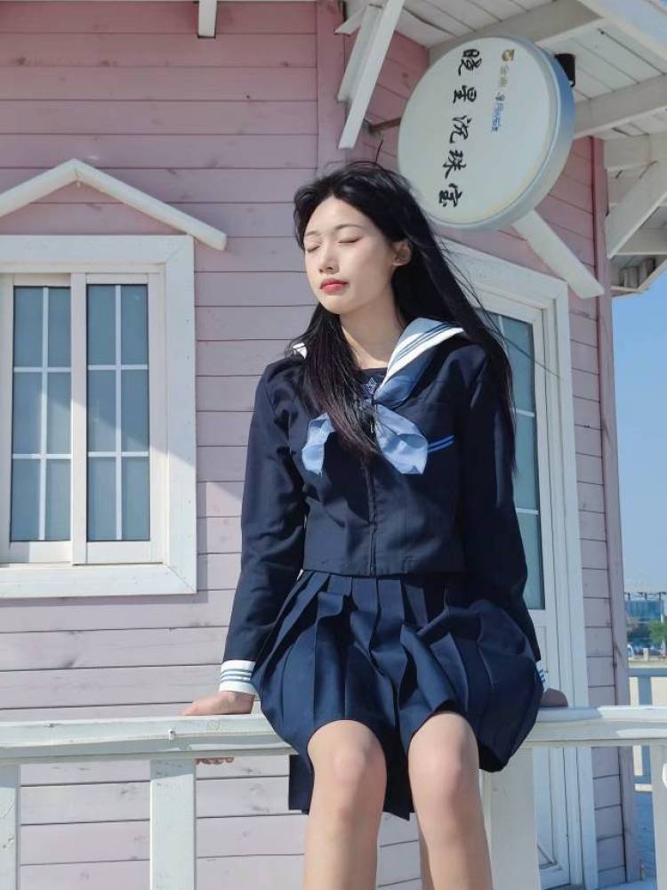 不吃芹菜-山东省·威海市·乳山市--有长时间的寄拍模特经验  主要拍摄鞋服 饰品 包包  出图效率快 各位老板眼熟我！！