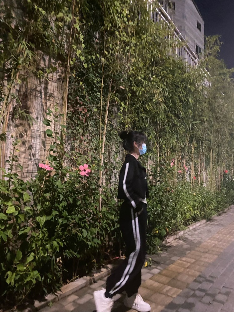doki.-广西壮族自治区·南宁市·青秀区-抖音，快手-寄拍都可，会穿搭 会拍照 会修图 会化妆
身高160，体重83斤