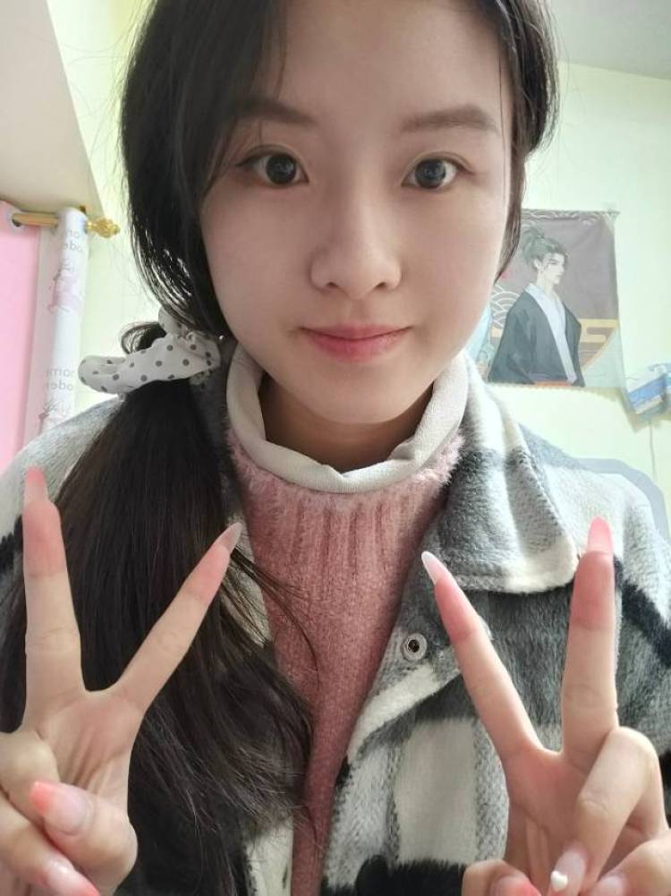 懒羊羊躺赢-广西壮族自治区·钦州市·灵山县-抖音 快手-19岁女大学生，身高163，体重94斤，擅长拍照 P图 美颜 剪辑，接各种商品，风格多变
