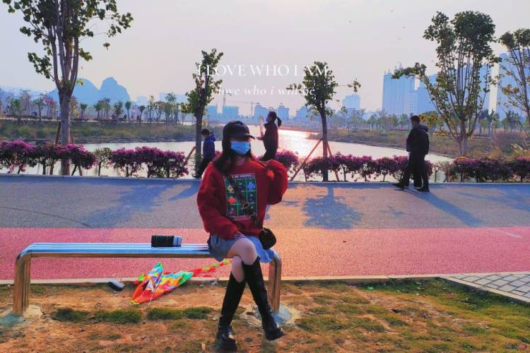 懒羊羊躺赢-广西壮族自治区·钦州市·灵山县-抖音 快手-19岁女大学生，身高163，体重94斤，擅长拍照 P图 美颜 剪辑，接各种商品，风格多变