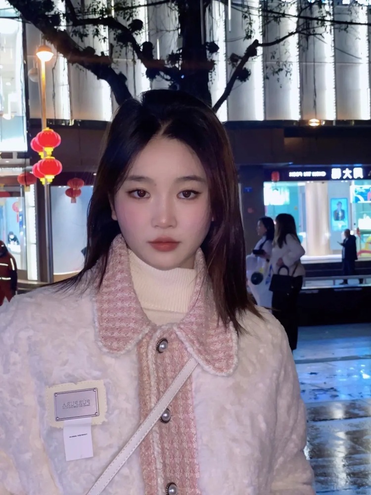 rose-广东省·广州市·天河区-抖音-我是一名实习化妆师 会拍照喜欢拍照 会修图
风格多变 可盐可甜 可酷
(衣服 鞋子 包包 耳环 首饰 穿戴甲)都可以
虽然第一次尝试,但我相信我能做好。希望给我一次机会