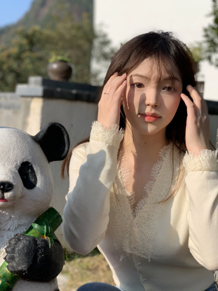 粥粥-河南省·郑州市·金水区--兴趣爱好:拍照
特产:🈚
业务范围:服装饰品美妆都🉑
擅长:买家秀 平面模特兼职