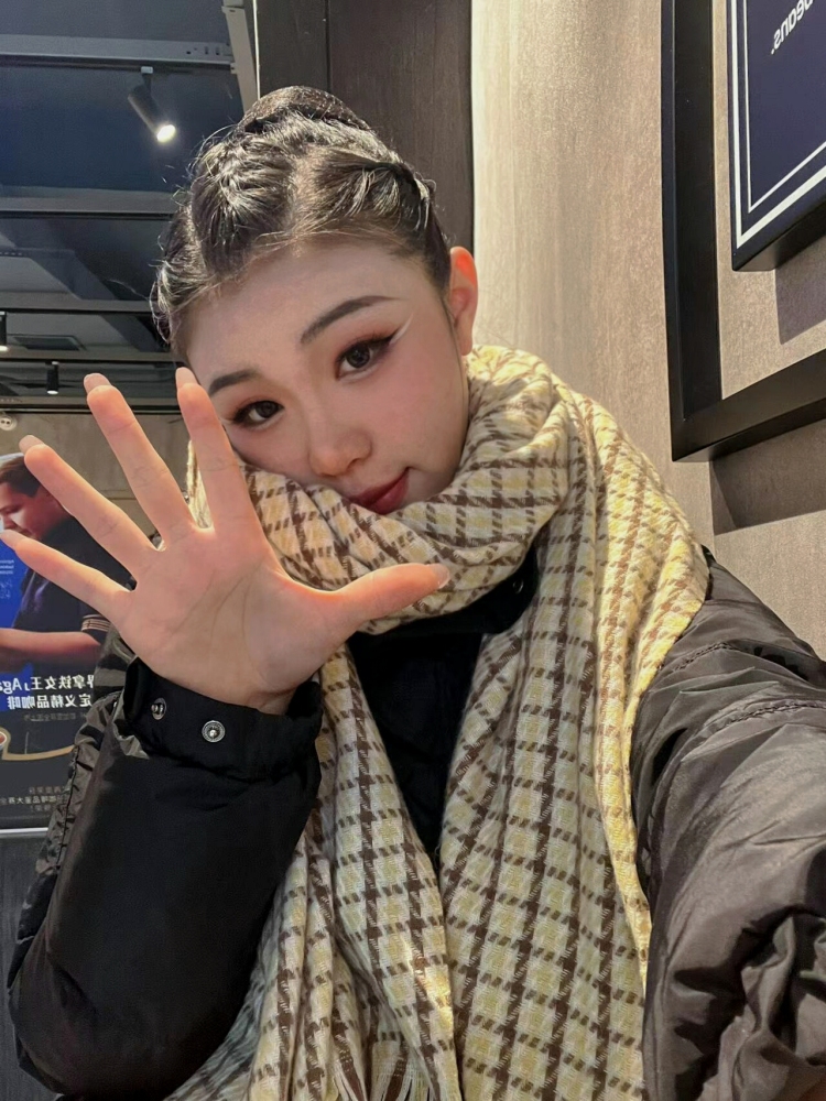 She.ni-湖南省·益阳市·赫山区-抖音,某红薯-本人舞蹈生,会唱歌,会跳舞,然后会拍照,会p图,会化妆,拍照技术自认为还可以,穿衣服也挺好看的